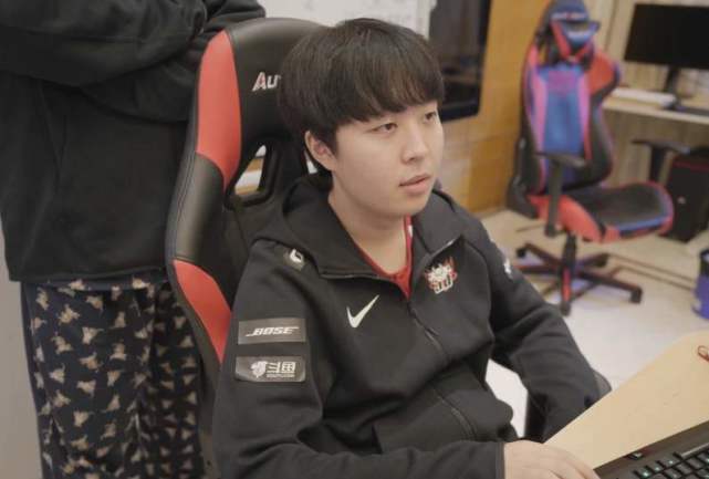 马边路进攻 马边路进攻