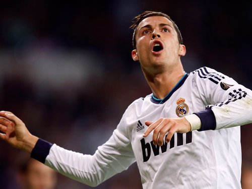 足球的庞大 足球的庞大